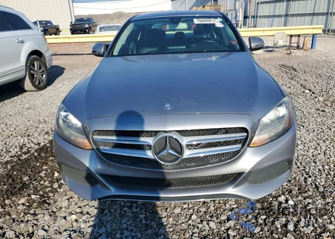 2016 Mercedes-Benz C 300 z USA, uszkodzony, nr VIN 55SWF4JB4GU110091
